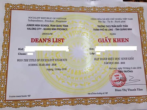 Thảm họa Tiếng Anh trong tờ giấy khen song ngữ - ảnh 1