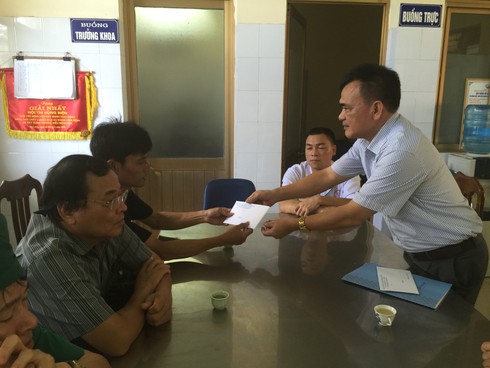 Xe khách lao lên giải phân cách, 8 người thương vong - ảnh 3