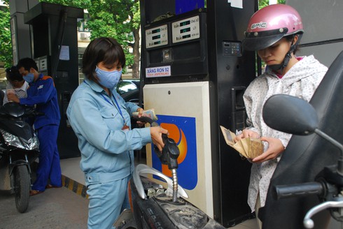 Khống chế giá trần xăng dầu từng năm? - ảnh 1