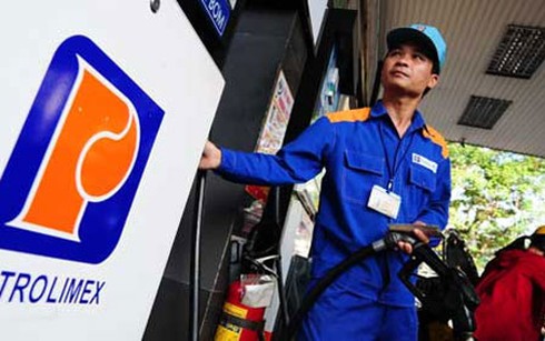 Petrolimex lỗ lớn, lãnh đạo lĩnh lương