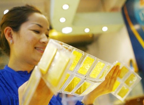 Vàng đấu thầu tiếp tục