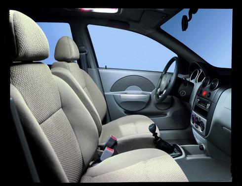 Chervolet trình làng Aveo 2013 giá hơn 400 triệu đồng - ảnh 4