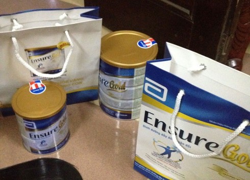 Lạ kỳ vụ Abbott tố