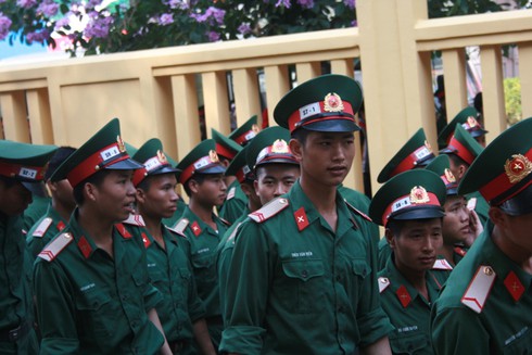 Lắng đọng màu xanh áo lính trên chiến trường