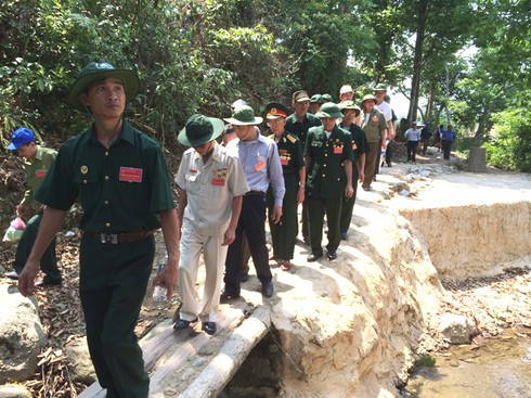 Lắng đọng màu xanh áo lính trên chiến trường