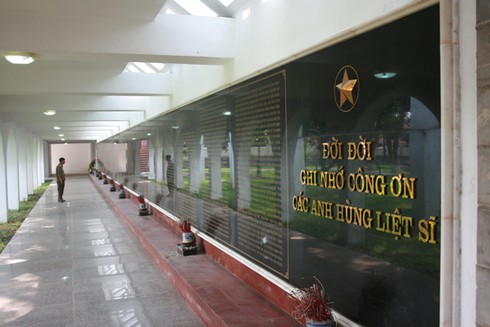 Lắng đọng màu xanh áo lính trên chiến trường