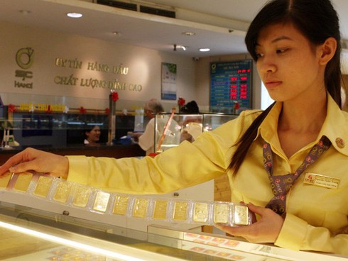 Vọt tăng mạnh, giá vàng sắp cán đích 37 triệu đồng? - ảnh 1