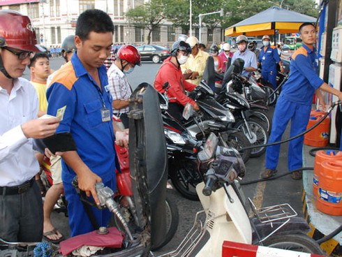 Giá xăng giảm... 30 đồng/lít từ 18h ngày 9/9 - ảnh 1