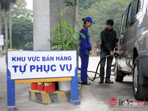 Bán xăng tự bơm kiểu Tây, sếp Petrolimex nói gì? - ảnh 1