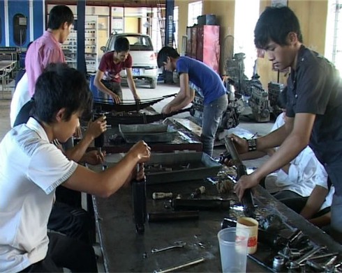 Lao động thất nghiệp được hỗ trợ 1 triệu đồng học nghề mỗi tháng - ảnh 1
