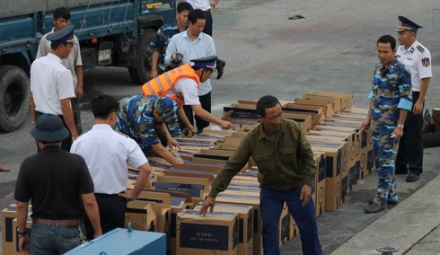 Phó Thủ tướng biểu dương vụ bắt tàu chở hơn 85.000 bao thuốc lá lậu - ảnh 1