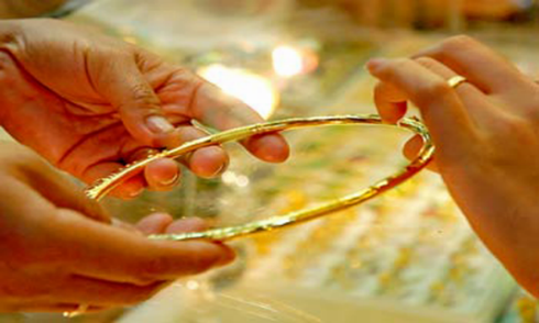 Giá vàng hôm nay 15/5 giảm nhẹ, giá đô la Mỹ 21.840 đồng/USD - ảnh 1