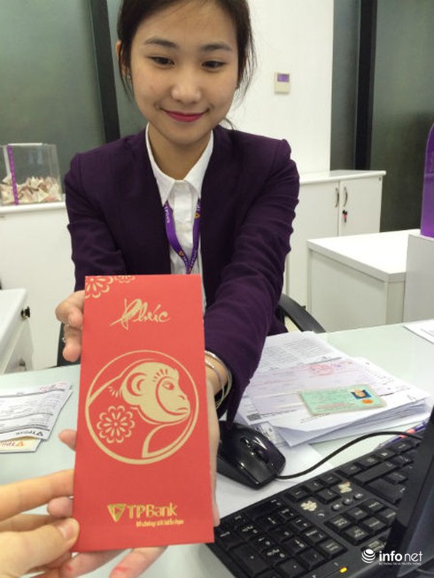 Ngân hàng chi “đậm”, dân văn phòng chạy sô “săn” lì xì đầu năm - ảnh 1