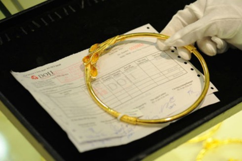 Giá vàng hôm nay 20/2 tăng nhẹ, chênh vàng thế giới 400.000 đồng/lượng - ảnh 1