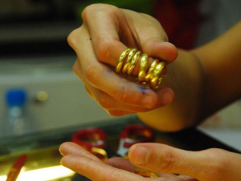 Giá vàng hôm nay 11/3 rẻ hơn thế giới gần 400.000 đồng/lượng - ảnh 1