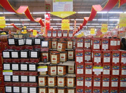 Cuối tuần người dân đổ đi mua sắm tết - ảnh 7