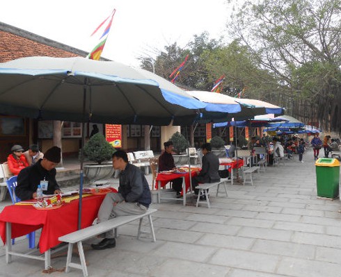 Dịch vụ ăn theo ở cửa đền, chùa đầu năm mới - ảnh 8