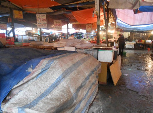 Vắng vẻ, ế ẩm như chợ đầu năm - ảnh 3