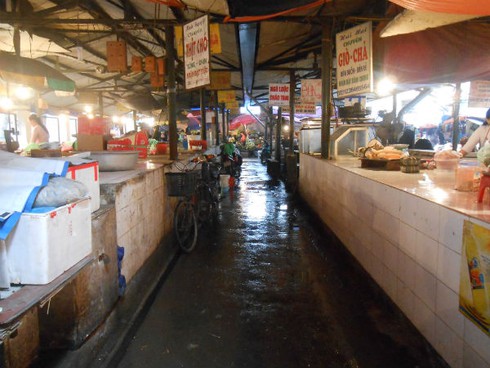 Vắng vẻ, ế ẩm như chợ đầu năm - ảnh 2