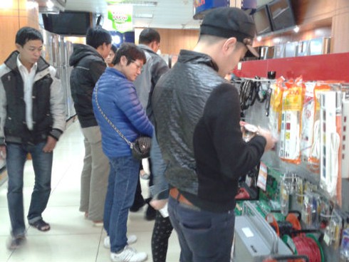 Siêu thị đua giảm giá mạnh hàng gia dụng - ảnh 2