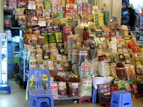 Đặc sản Tết nhập từ... Trung Quốc - ảnh 1