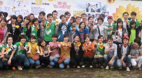 Nô nức đi kết hoa hướng dương cứu bệnh nhi ung thư - ảnh 3