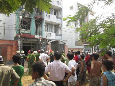 Cháy nhà 4 tầng, cụ già trong phòng kêu cứu - ảnh 2