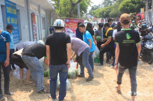 TP.HCM: Chung tay “Giải cứu dưa hấu” giúp nông dân Quảng Ngãi - ảnh 2