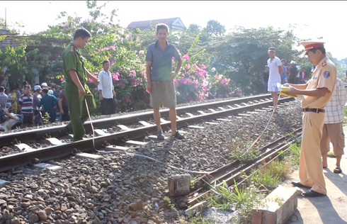 Băng qua đường sắt, hai bà cháu bị tàu đâm tử vong - ảnh 2