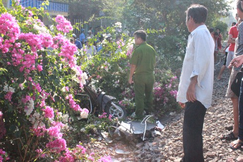 Băng qua đường sắt, hai bà cháu bị tàu đâm tử vong - ảnh 1