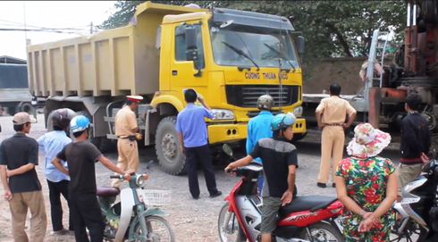 Đồng Nai: 2 vụ tai nạn nghiêm trọng, người chồng thẫn thờ bên thi thể vợ - ảnh 2