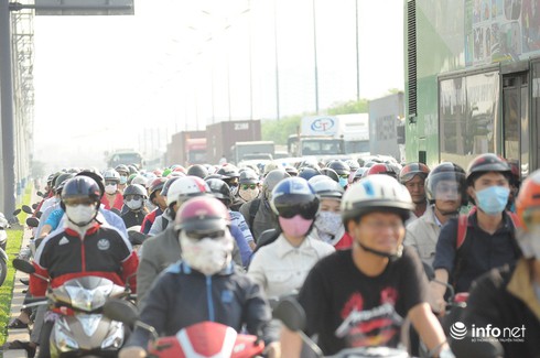Cố sang đường, người đàn ông bị bánh xe tải cán qua người tử vong - ảnh 2