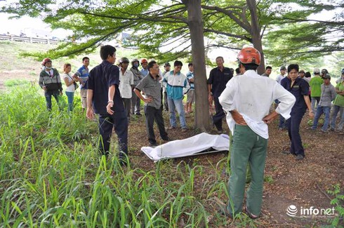 Phát hiện thi thể người đàn ông bị trói tay, treo cổ trên cây ven đường - ảnh 1