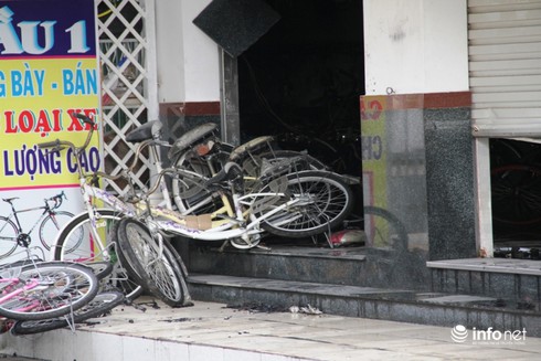 TP.HCM: “Bà hỏa” thiêu rụi cửa hàng xe đạp - ảnh 2