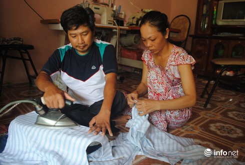 Hai vợ chồng khuyết tật và xưởng may “cứu khổ” cho nhiều phụ nữ - ảnh 1