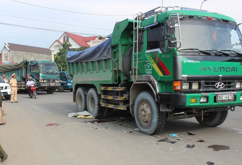 1 ngày 2 vụ tai nạn nghiêm trọng làm 2 người chết - ảnh 1