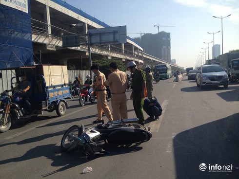 TP.HCM: Container đâm vào dải phân cách, giao thông ùn ứ kéo dài - ảnh 4