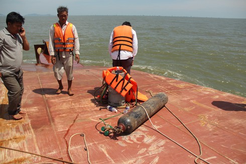 Vụ chìm tàu ở Soài Rạp: Kết thúc ngày tìm kiếm còn 4 nạn nhân mất tích - ảnh 3