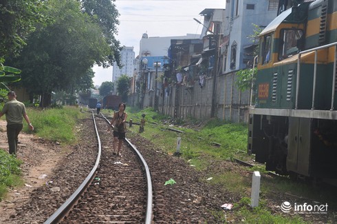 Đi trên đường ray xe lửa, 1 phụ nữ tử vong tại chỗ - ảnh 3
