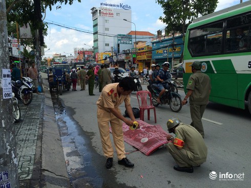 TP.HCM: Người dân truy đuổi tài xế xe tải cán chết người đi bộ - ảnh 1