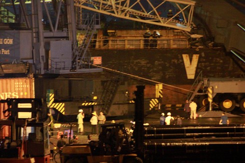 Hình ảnh hiện trường vụ chiếc cần cẩu gãy đôi, 1 người chết, nhiều người mắc kẹt - ảnh 2