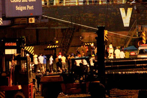 Hình ảnh hiện trường vụ chiếc cần cẩu gãy đôi, 1 người chết, nhiều người mắc kẹt - ảnh 3