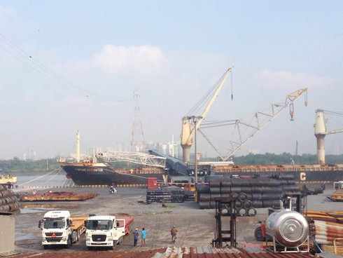 Hình ảnh hiện trường vụ chiếc cần cẩu gãy đôi, 1 người chết, nhiều người mắc kẹt - ảnh 4