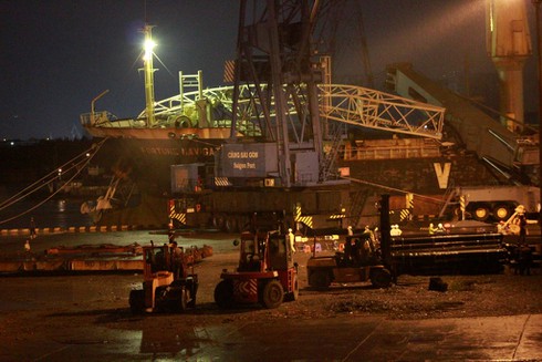 Hình ảnh hiện trường vụ chiếc cần cẩu gãy đôi, 1 người chết, nhiều người mắc kẹt - ảnh 6