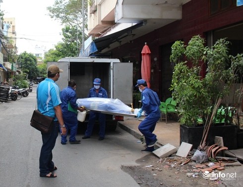 Kinh hoàng phát hiện thi thể người đàn ông bốc mùi nặng trong chung cư - ảnh 1