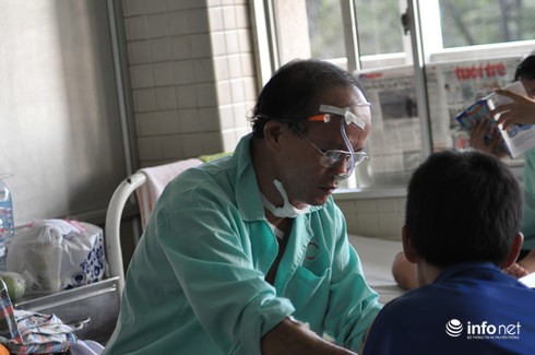 Giải cứu phụ nữ, người đàn ông U60 bị cướp đâm nhiều nhát dao - ảnh 1