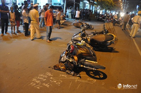 Ô tô “điên” đâm hàng loạt xe máy khiến 1 người chết, 5 người bị thương - ảnh 1