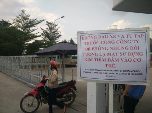 Truy tìm kẻ lạ mặt dùng kim tiêm đâm vào ngực nữ công nhân trên đường vắng - ảnh 2