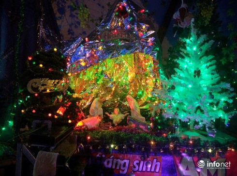 Giới trẻ thích thú dạo chơi con phố Noel độc đáo, thơ mộng nhất Sài Gòn - ảnh 14