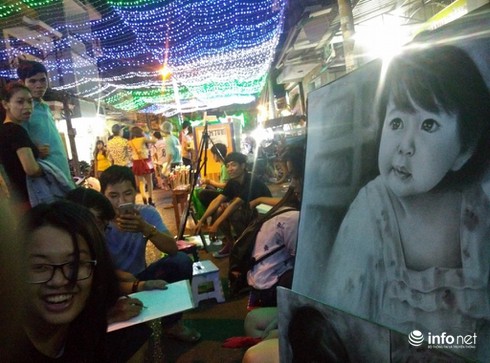 Giới trẻ thích thú dạo chơi con phố Noel độc đáo, thơ mộng nhất Sài Gòn - ảnh 19